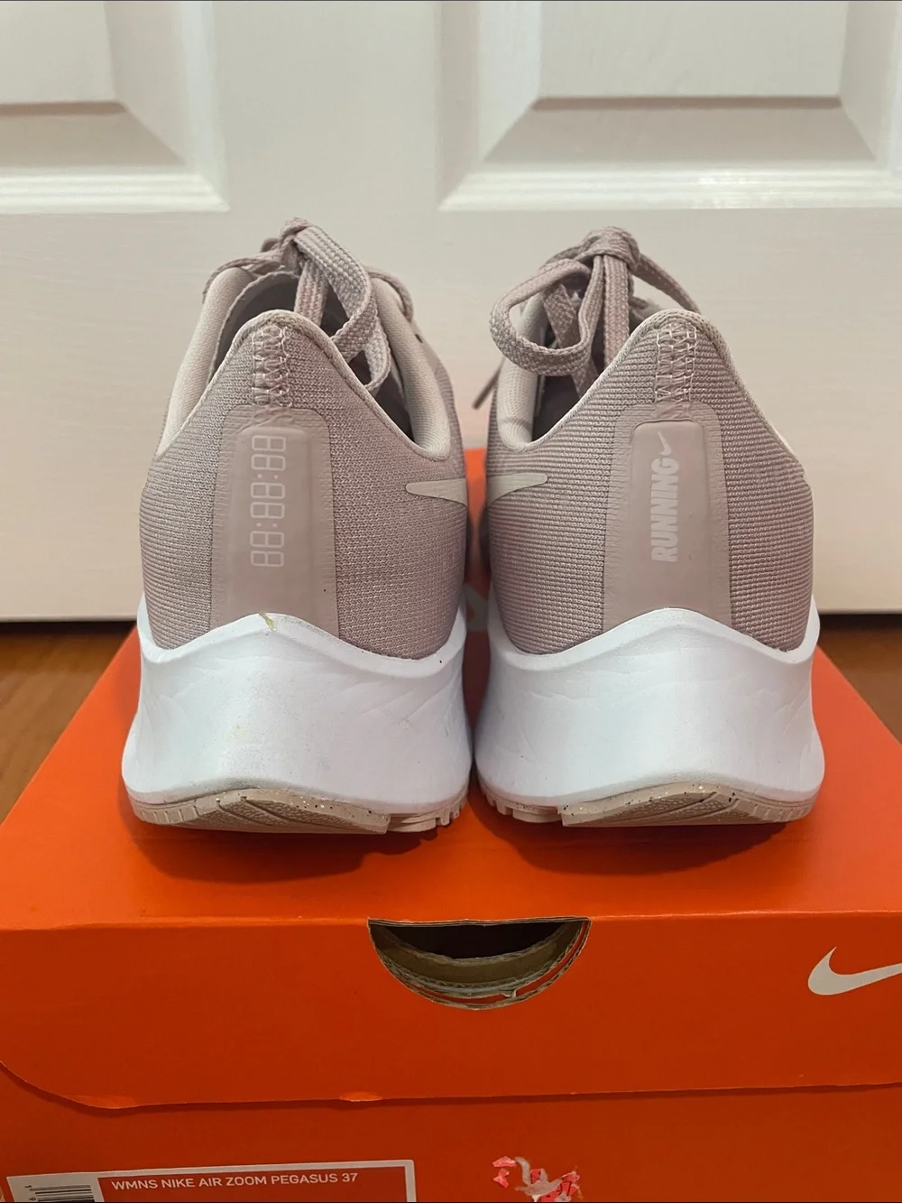 EUC - Nike Air Zoom Pegasus 37 - Champagne